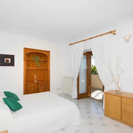 De Vivo Realty - Savina